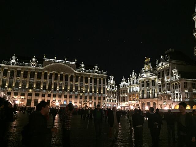 Der Grand Place bei Nacht. | Foto: Alexandra Goll