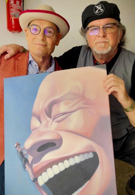 Michael Litzko spendiert 13 Kunstwerke "Popart aus China" zur Versteigerung für Hilfsprojekte von Frizzey Light. | Foto: Frizzey Light