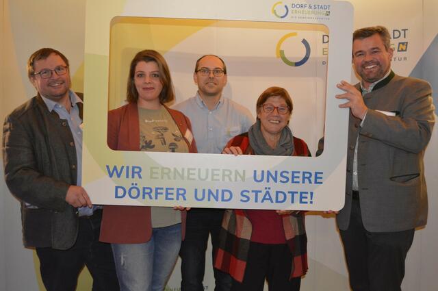GGR Peter Hofmarcher, GGR Franziska Zahornicky, Amtsleiter OSekr. Andreas Knirsch, Bürgermeisterin Josefa Geiger, GGR Ing. Andreas Thomaso | Foto: Energie- &amp; Umweltagentur des Landes NÖ
