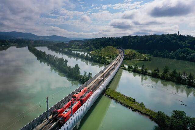 Draubrücke der Koralmbahn bei Stein im Jauntal.  | Foto: ÖBB