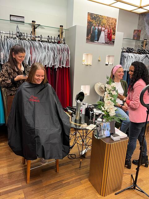 Die Damen wurden professionell gestylt und geschminkt. | Foto: Brautmoden Christine