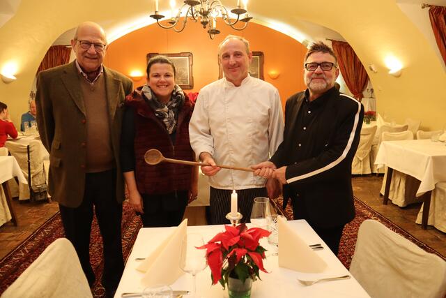 Der Schlosswirt zu Kornberg hat mit Sonja Skalnik eine neue Pächterin und verteidigte mit Raimund Pammer die Haube. | Foto: Woche