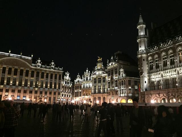 Der Grand Place bei Nacht. | Foto: Alexandra Goll
