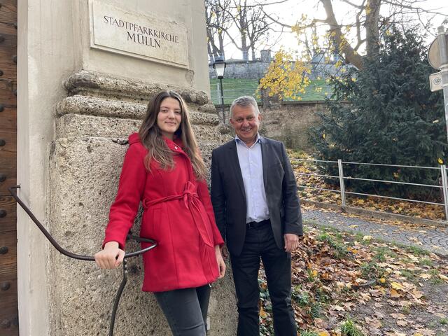 Projekt "Armut teilen": Susanne Filz und Thomas Neureiter bei der Pfarre Mülln. | Foto: Lisa Gold