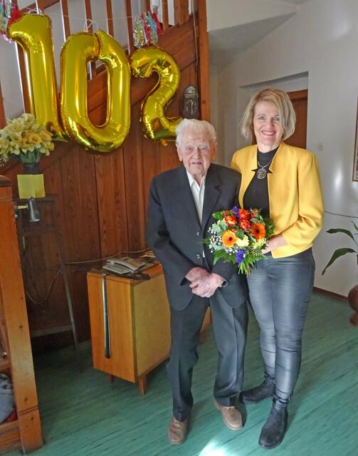 Rudolf Elsasser mit der Bürgermeisterin. | Foto: Stadt Bruck