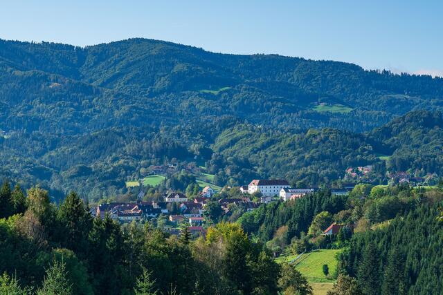 Der Blick in die Landschaft vom Balkon Ihres neuen Einfamilienhauses | Foto: skyworkcopter-polz.at