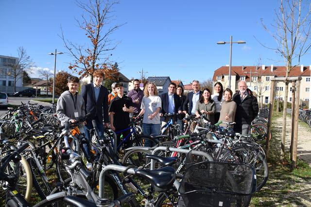 Ob Sommer oder Winter – der Radabstellplatz vor der AHS Korneuburg ist immer gut gefüllt. | Foto: Sandra Schütz