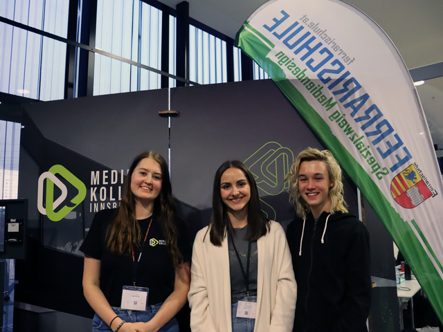 v.l.n.r. Stefanie, Valentina und David sind die jungen Medienfachkräfte, die die Redaktion voller Gleichaltriger geleitet haben. Ihr Erfolg kann sich bei 90.000 erreichten Kanälen sehen lassen.  | Foto: A. Martin Gomez 
