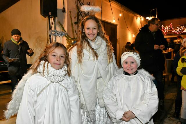 Der Oberlaaer Bauernadvent mit drei Christkindln. | Foto: Markus Spitzauer