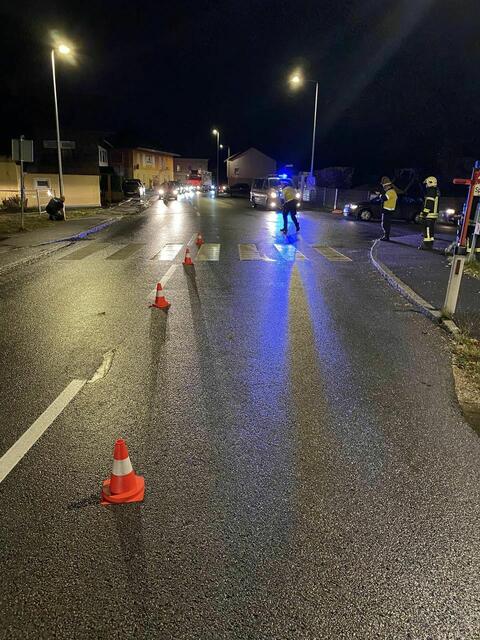 Ein 27-Jähriger aus dem Bezirk wurde vom Pkw erfasst und verletzt. | Foto: FF Forchtenau