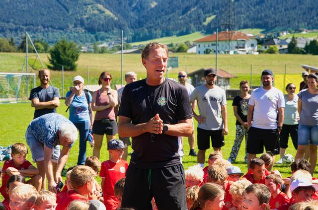 Nach seiner aktiven Karriere, kümmert sich Andreas Schiener vor allem um die ganz Kleinen. Mittlerweile leitet er die Geschicke beim Didi Constantini Fußball- und Sportcamp. | Foto: Andreas Schiener