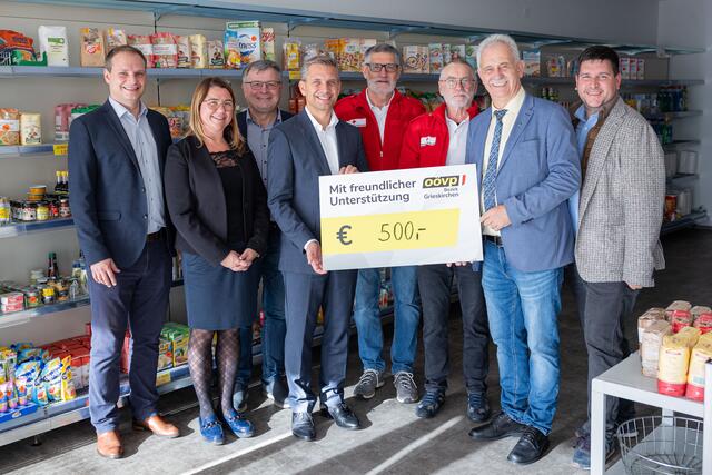 Gerald Nußbichler, Vbgm. Daniela Wolfschluckner, Herbert Lehner, Wolfgang Hattmannsdorfer, Marktleiter Josef Bauer, Franz Zurucker, Peter Oberlehner, Fabian Humberger. | Foto: Antonio Bayer