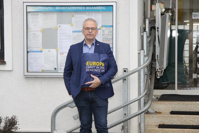 Europagemeinderat Elmar Pittracher ist es wichtig zu betonen: Europa fängt in der Gemeinde an.  | Foto: Lawugger