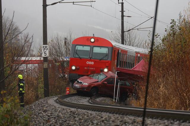 Tödlicher Unfall auf Bahnübergang in Micheldorf | Foto: laumat.at/Matthias Lauber