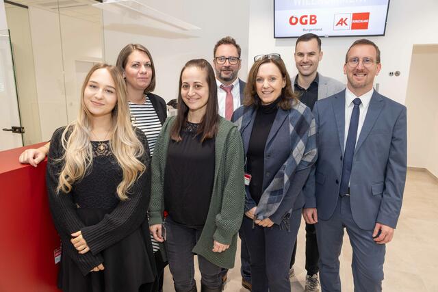 Das AK-ÖGB-Team in Neusiedl: Herbert Karner, Johann Tesarek, Martina Andert, Daniela Schubert, Christina Tschida, Lisa Jurika und Philip Heidecker.  | Foto: AK Burgenland