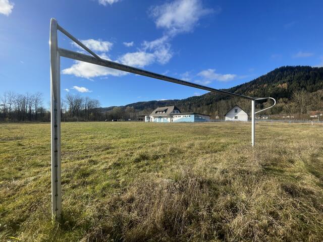 Am ehemaligen Sportplatz in der Mitterdorfer Au soll ein Campingplatz entstehen. | Foto: Hofbauer