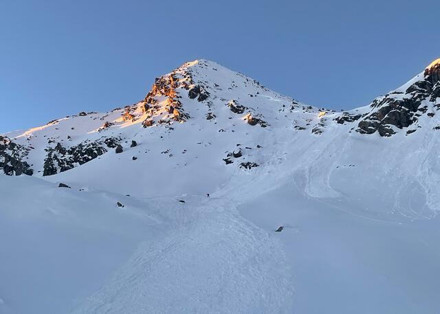 Der verschüttete Tourengeher konnte gleich geborgen werden. Er wurde in kritischem Zustand in die Universitätsklinik Innsbruck geflogen. | Foto: ZOOM.Tirol