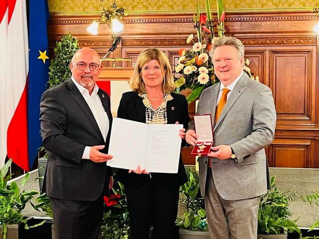 Bezirksvorsteher Peter Jagsch, Monika Juch und Bürgermeister Michael Ludwig (alle SPÖ) (v.l.) | Foto: BV17