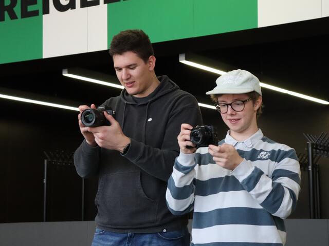 Fotos, Videos und mehr sind für die Alpinmesse entstanden und kamen aus den Händen junger Medienfachkräfte.  | Foto: A. Martin Gomez 