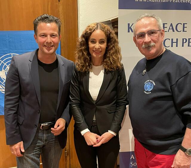 v.l. Peter Gasteiger, LR Eva Pawlata, Gerhard Dujmovits | Foto: Gerhard F. Dujmovits - Austrian Soldier of Peace