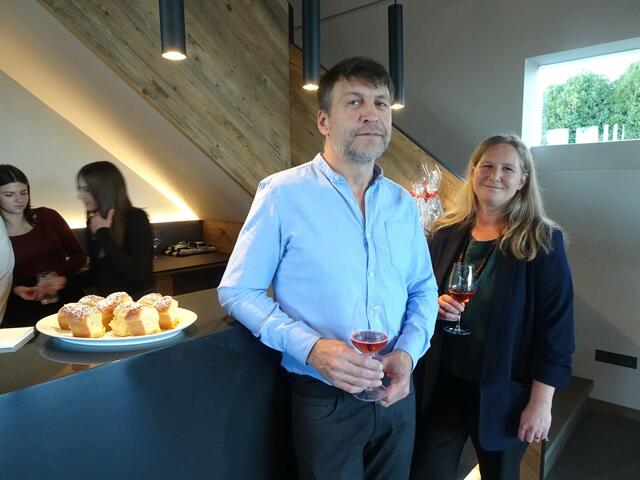 Martin und Monika Zieger in der Aula | Foto: Peter Sattler