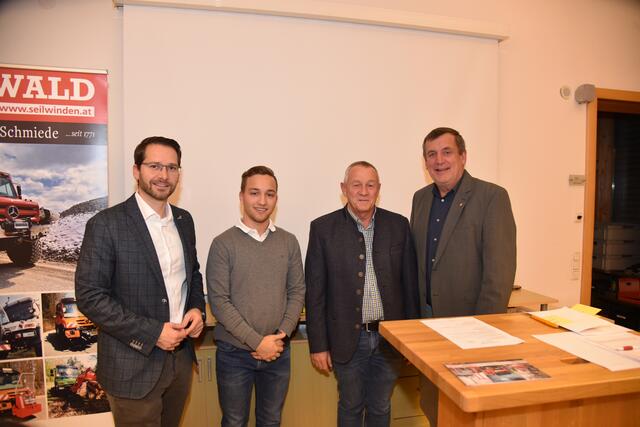 vlnr. BGM Martin Pelzer, Maximilian Hatzmann, Kdt. Christian Gruber, BFK Kdt. Stefan Schiendorfer