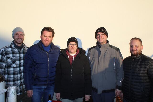 Die Gemeinde Schandorf, unter der Leitung von Bgm. Bernhard Herics, veranstaltete den heurigen Adventmarkt. | Foto: Anika Paul