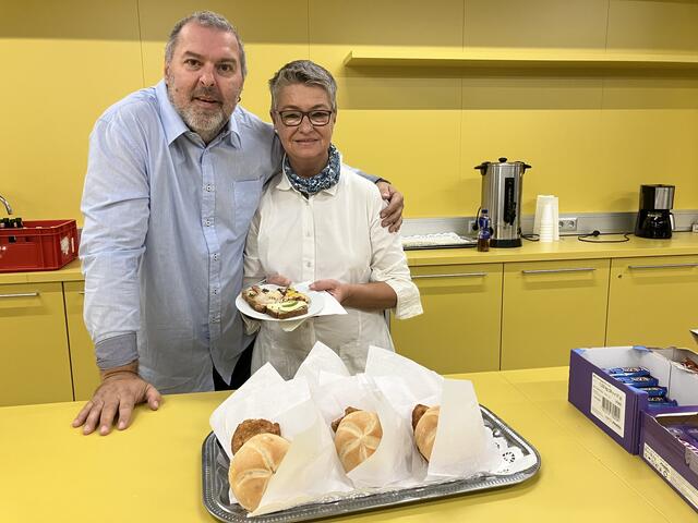 Sabine Weinberger und Andreas Hintergräber von der Kantine in der Geymüllerhalle | Foto: Stockmann