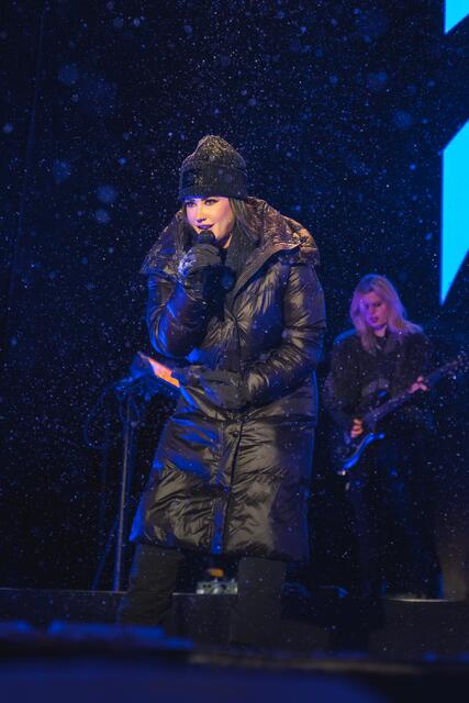 Demi Lovato heizte den 15.500 Fans in Ischgl ordentlich ein.  | Foto: ©flomitteregger