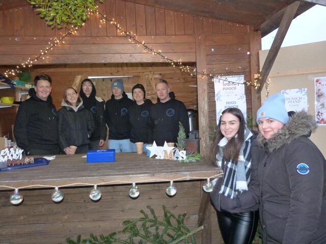 Die Jugend Unterpullendorf - Lukas Dominkovits, Mara Fink, Klemens Dominkovits, Maxi Willig, Teresa Kanz, Nico Fercsak, Hanna Kanz und Sophie Wimmer - war vor Ort und arbeitete fleißig mit!
