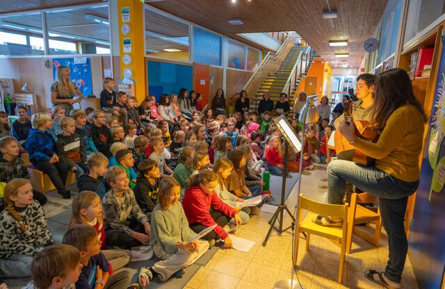 Die Kinder der Volksschule Kirchdorf an der Krems freuen sich schon auf ihren Auftritt beim Kirchdorfer Adventzauber. | Foto: Jack Haijes