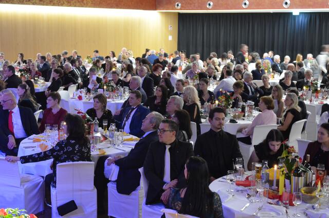 Die "Straußgala 2023" der Faschingsgilde Leoben im Life-Congress.