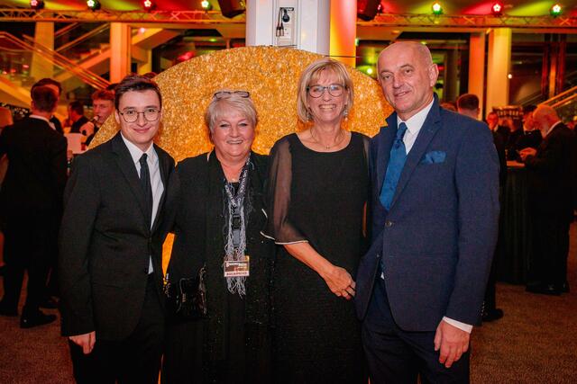 Schulsprecher Tobias Sacherer, Fachvorständin Barbara Stingl, Direktorin Petra Mayer und EV-Obmann Andreas Rausch-Senitza freuten sich über den großen Erfolg.