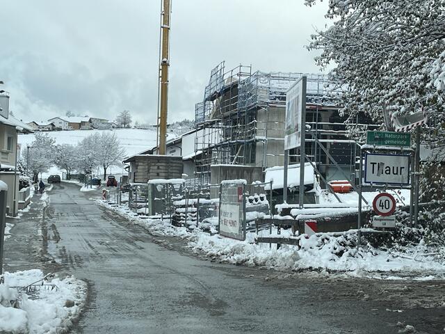 Viel Schnee gibt es auch in Thaur.