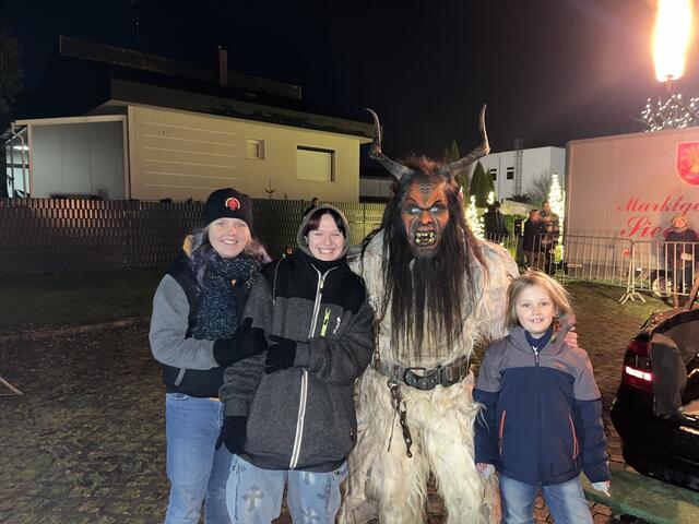 Trotz Kälte, Gatsch und Schnee wars voll hinterm Rathhaus 