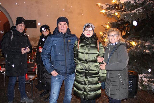 Jacqueline Bilic (m.) mit Bico und Anja