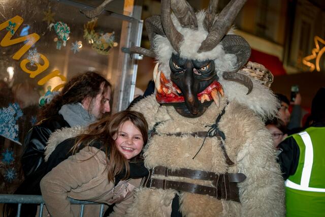 Viele Krampusse zeigten sich ganz friedlich und posierten gerne für Erinnerungsfotos.