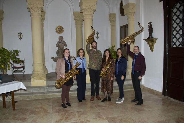 Das Saxophon Quartett "LANYA" wurde von Krebshilfe-GF Andrea Konrath und Maria Zachs in Rotenturm begrüßt. | Foto: Peter Seper
