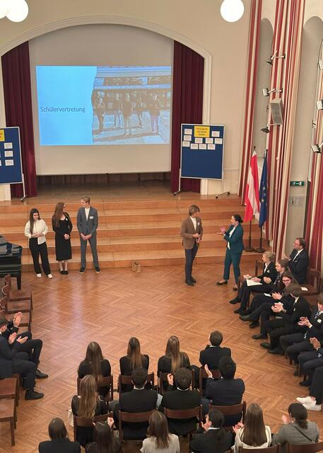 Die Schüler:innenvertretung des BG/BRG Neunkirchen bei der Vorstellung der Schule. | Foto: Gym. Maria Regina 