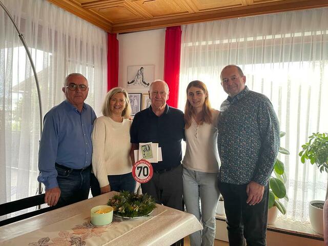 Gratulationen zum 70er: Franz Binder (Seniorenbundobmann von Pinkafeld), Stadträtin Patrizia De Lellis-Mejatsch, Franz Ringhofer, Vizebürgermeisterin Carina Laschober-Luif und Stadtrat Franz Dampf | Foto: ÖVP Pinkafeld