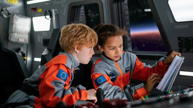 „Wow! Nachrichten aus dem All“ ist ein Abenteuerfilm von Felix Binder mit Ava-Elizabeth Awe und Felix Nölle. | Foto: 2023 Constantin Film Verleih