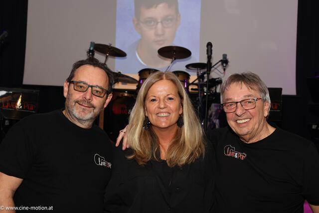 Angela Wolf gemeinsam mit den Musikern von Live &amp; Pur, Walter Pozzobon und Adi Keglovits. | Foto: cinemotion - Ivanek