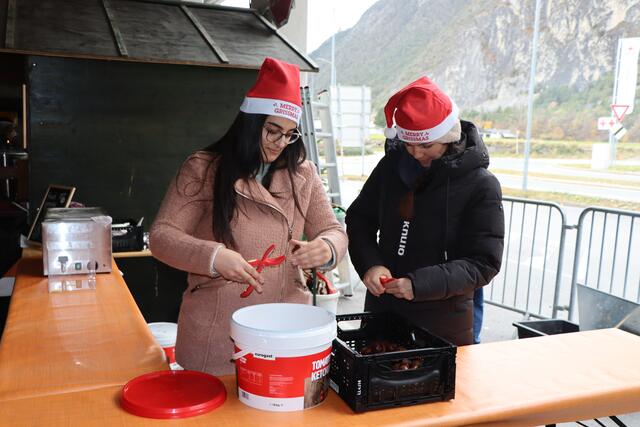 Es wurden frische Maroni vorbereitet. | Foto: Celina Leitner