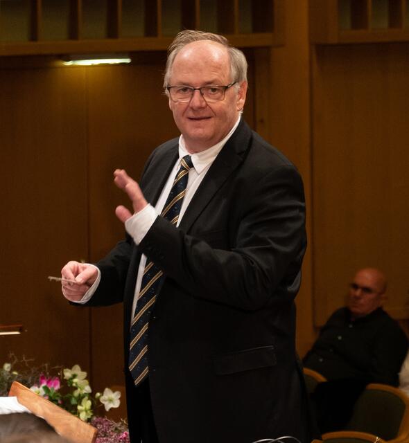 Alois Lugitsch leitet die Philharmonia Steiermark. | Foto: Johann Zugschwert