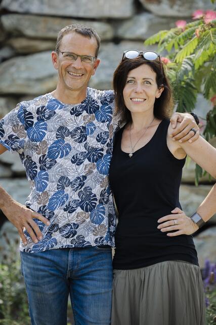 Alexander und Sylvia Schwab sind die Gastgeber der Finy Homes in Stegersbach.  | Foto: Robert Brünner