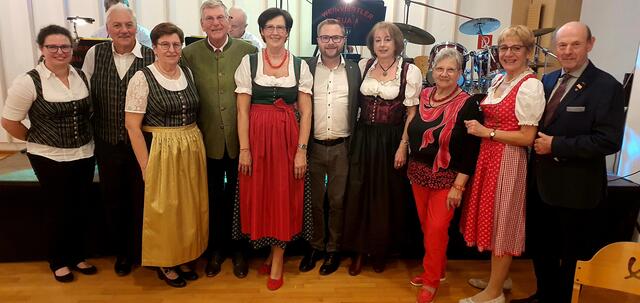 Edith Eisenhut, Rudi Seidl, Renate Riemerth, Obm. Herbert Eidelpes, Hermine Eidelpes, Bgm. Erich Stubbenvoll, Ilse Goisauf, Rosa Wiesinger, Bernadette Prinz, Bernhard Epp. | Foto: Senioren