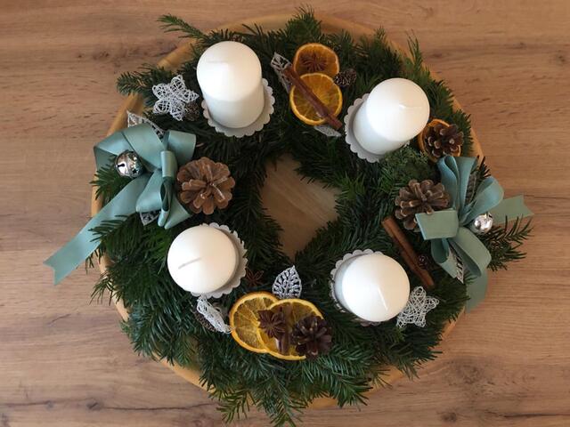 Den Adventskranz, den wir heute kennen, gibt es bereits seit über 180 Jahren.  | Foto: Sandra Altendorfer