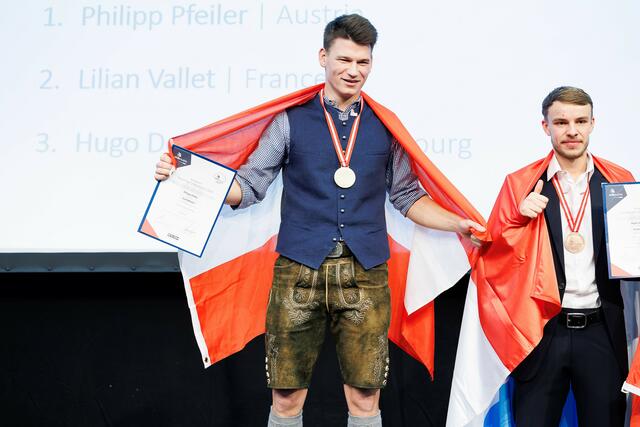 Was für ein Gefühl: Philipp Pfeiler aus St. Anna am Augen feiert seinen EM-Titel.  | Foto: SkillsAustria 