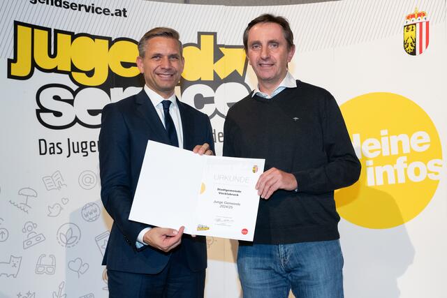 Jugend-Landesrat Wolfgang Hattmannsdorfer und Jugendreferent der Stadt Vöcklabruck Thomas Pamminger. | Foto: Land OÖ