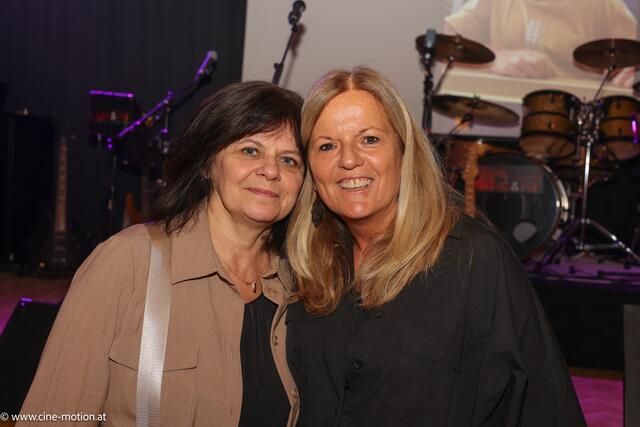 Angela Wolf aus Maria Lanzendorf mit Freundin. | Foto: cinemotion - Ivanek